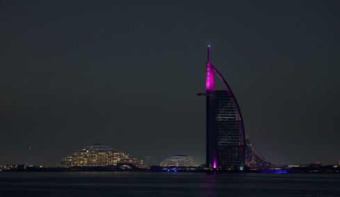 Politico: Εκρήξεις, πανικόβλητοι influencers, στελέχη πολυεθνικών και... κατοικίδια, πώς τελείωσε το πάρτι στο Ντουμπάι