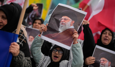 Ο Χαμενεΐ πέθανε, το καθεστώς θα καταρρεύσει; Επτά ερωτήσεις και απαντήσεις για την επόμενη μέρα για το Ιράν και τον κόσμο