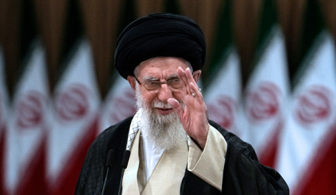 Ποιος «κάρφωσε» τον Χαμενεΐ; Η Μοσάντ γνώριζε ακόμα και πού καθόταν ο ανώτατος ηγέτης του Ιράν, όταν έκανε τη φονική επίθεση