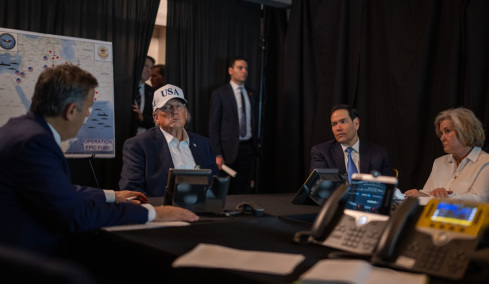 Δύο μήνες, δύο στρατηγικές: Η μυστική προετοιμασία 60 ημερών από ΗΠΑ και Ισραήλ για την επιχείρηση κατά του Χαμενεΐ