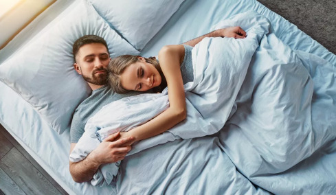 Ποιο είναι το μυστικό των ευτυχισμένων ζευγαριών – Έχει σχέση με τον ύπνο
