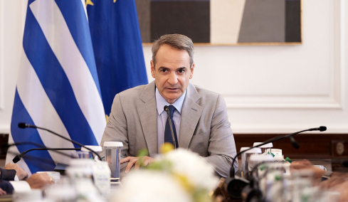 Σε επιφυλακή η Αθήνα: Τα τηλεφωνήματα Μητσοτάκη, το σχέδιο για τους Έλληνες του Κόλπου και τα μάτια στο Ορμούζ