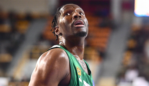 Η ιστορία του Νάιτζελ Χέιζ-Ντέιβις: Από τα εργοστάσια της Chrysler στα φώτα των τελικών, τα δύσκολα παιδικά χρόνια, η σχέση με τον πατριό του