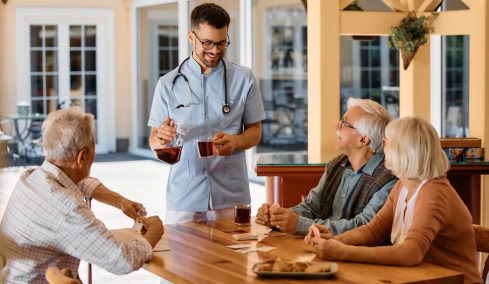 Πρωτεΐνες και άσκηση «στηλώνουν» ηλικιωμένους με άνοια – Τι έδειξε μελέτη
