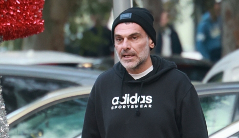 Η φωτογραφία του Τόνυ Μαυρίδη με τον πατέρα του στο νοσοκομείο: «Κράτα γερά»