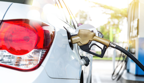 Πώς θα επηρεάσει την Ελλάδα η κρίση στο Ιράν: Τα δύο σενάρια για τη βενζίνη, τι θα γίνει με τα τιμολόγια ρεύματος
