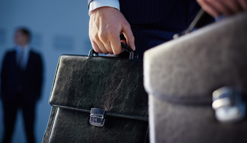 Απολύθηκε επειδή απουσίασε από την εργασία του και κατέληξε να λάβει αποζημίωση: Το λάθος της εταιρείας!
