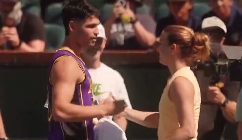 Η συνάντηση της Σάκκαρη με τον Αλκαράθ στο κεντρικό court του Indian Wells - Με φανέλα Λέικερς ο Ισπανός, βίντεο
