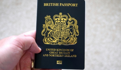 Εξαιρούνται οι Βρετανοί τουρίστες στην Ελλάδα από τον βιομετρικό έλεγχο, προβληματισμός στην ΕΕ