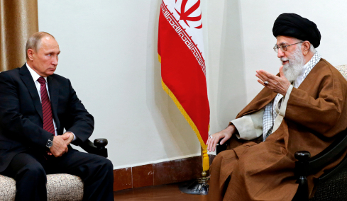 Ανάλυση Politico: Γιατί η εξόντωση του Χαμενεΐ χτύπησε τον Πούτιν «εκεί που πονάει»