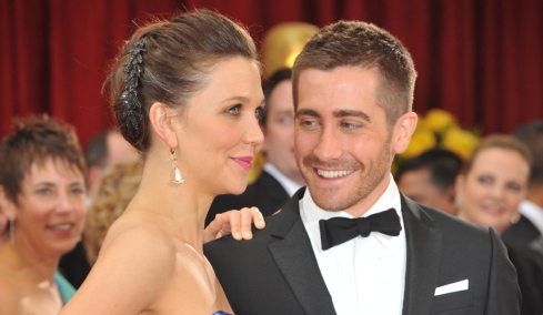 Η Μάγκι Τζίλενχαλ εξομολογήθηκε ότι ζήλευε την επιτυχία του αδερφού της: Ο Τζέικ έγινε αμέσως σταρ, τόνισε