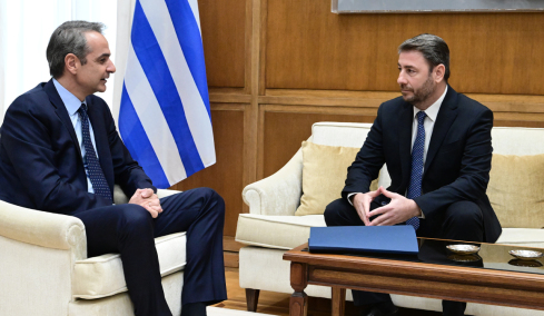 Ο Μητσοτάκης ενημερώνει τον Ανδρουλάκη με φόντο την κλιμάκωση στη Μέση Ανατολή: Δύσκολος ακόμα ο επαναπατρισμός Ελλήνων