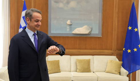 «Ώρα ΠΑΣΟΚ»: Το σχόλιο Μητσοτάκη για τη μικρή καθυστέρηση του Νίκου Ανδρουλάκη στο ραντεβού