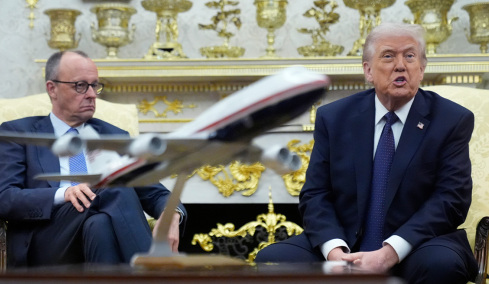 Έξαλλος ο Τραμπ με Σάντσεθ, διακόπτει το εμπόριο με Ισπανία, απαξιώνει τον Στάρμερ: «Δεν είναι και ο Τσώρτσιλ», δείτε βίντεο