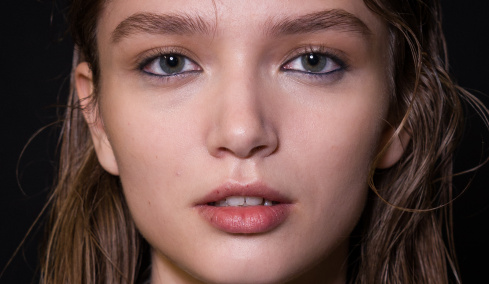 Λεξικό skincare: Τι ακριβώς κάνουν οχτώ από τα πιο δημοφιλή συστατικά περιποίησης;
