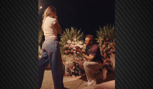 Ο Έλληνας σύντροφoς της Σαμπαλένκα υπέκυψε στις... πιέσεις και της έκανε πρόταση γάμου, δείτε βίντεο