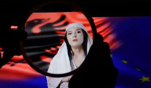 Η Αλβανίδα ψηφιακή υπουργός στο… εδώλιο: Γιατί μια ηθοποιός μηνύει την κυβέρνηση Ράμα;