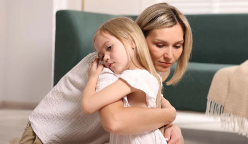 Έχετε βάλει τις φωνές στο παιδί και το έχετε μετανιώσει; Τι συμβουλεύει η ψυχολόγος
