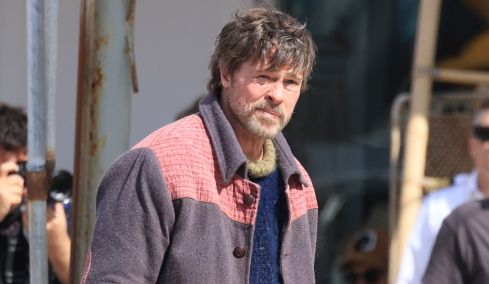 Ο Μπραντ Πιτ στη Χαλκίδα: Θαυμαστές συγκεντρώνονται για να δουν από κοντά τον διάσημο ηθοποιό