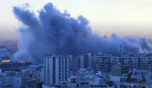 Το Ισραήλ βομβαρδίζει την Τεχεράνη, οι Ιρανοί λένε ότι χτύπησαν βάσεις των Κούρδων στο Ιρακινό Κουρδιστάν