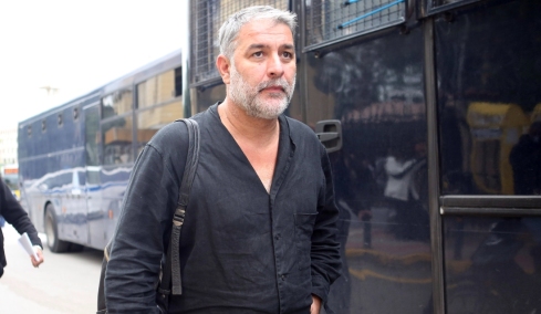 Βασίλης Μπισμπίκης: Πέρασα ένα κοµµάτι σκληρής αλητείας, αδέσποτος στην Αθήνα, ουσίες, δεν τελείωσα το σχολείο