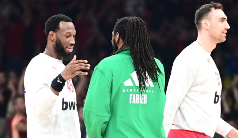 Απρόοπτο για τον Φαρίντ: Αποσύρθηκε στα αποδυτήρια με διάσειση 