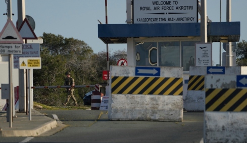 «Οι περισσότεροι έχουν φύγει»: Πόλη φάντασμα το Ακρωτήρι στην Κύπρο λόγω της έντασης στη Μέση Ανατολή