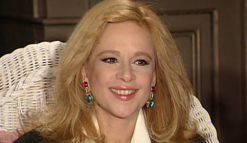 Αλίκη Βουγιουκλάκη: Στο Δημοτικό Θέατρο Πειραιά βρίσκει μόνιμη στέγη το καμαρίνι της