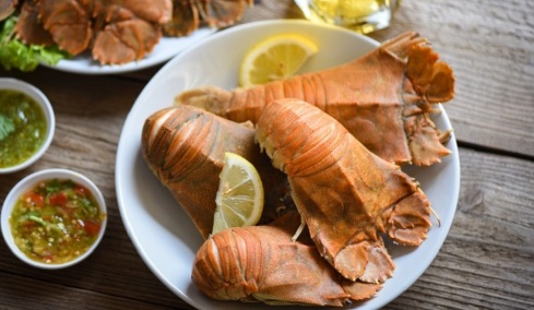 Η κωλοχτύπα και ο αστακός μοιάζουν αλλά δεν είναι το ίδιο: Πώς τα ξεχωρίζουμε και πώς τα μαγειρεύουμε