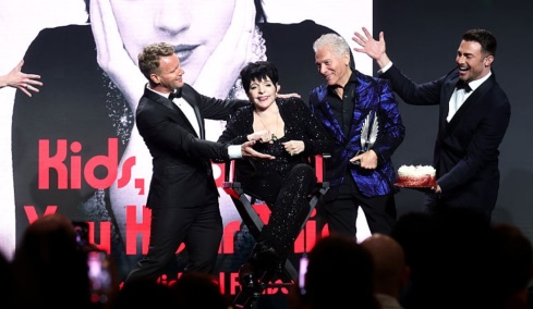 Η θεαματική επιστροφή της Λάιζα Μινέλι στα GLAAD Media Awards