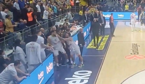 Τζέιμς και Οκόμπο πιάστηκαν στα χέρια μετά την ήττα της Μονακό από την Φενέρ, δείτε βίντεο