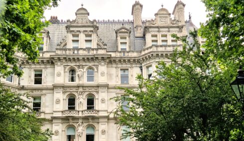 Κάναμε έναν ανοιξιάτικο περίπατο στο Temple, τη μεσαιωνική μυστική καρδιά του Λονδίνου