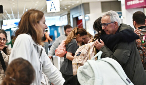 Προσγειώθηκε στο «Ελ. Βενιζέλος» η πτήση με τους 400 Έλληνες από το Ντουμπάι, βίντεο και φωτογραφίες