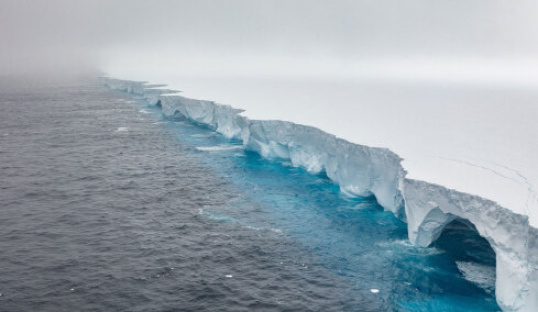 Λίγες εβδομάδες απομένουν για το μεγαλύτερο παγόβουνο του κόσμου, είχε μέγεθος διπλάσιο του Λονδίνου, δείτε βίντεο