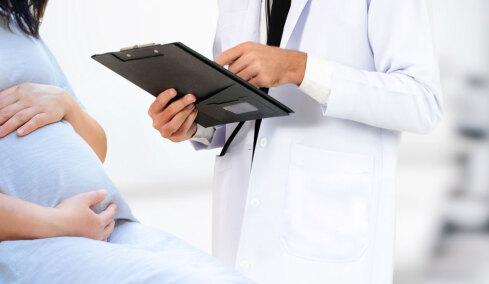 Φρίκη στην Αχαΐα: Πρώην μαιευτήρας έβγαζε γυμνές φωτογραφίες τα εγγόνια του, είχε βίντεο με σεξουαλική κακοποίηση ανηλίκων
