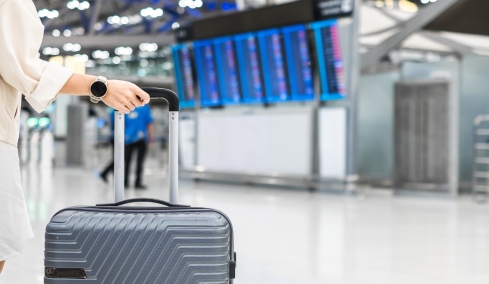 Ελληνικός τουρισμός: Συγκρατημένη αισιοδοξία εν μέσω γεωπολιτικής αβεβαιότητας στη Μέση Ανατολή