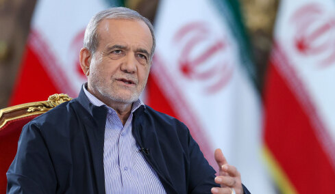 Τελικά, ποιος κάνει κουμάντο στο Ιράν μετά τον θάνατο Χαμενεΐ; O Πεζεσκιάν ζήτησε συγγνώμη από τους γείτονες, αλλά οι επιθέσεις συνεχίστηκαν
