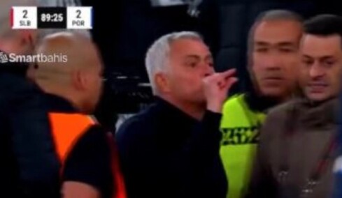 Χαμός στο ντέρμπι της Πορτογαλίας: Ο Μουρίνιο έκανε χειρονομίες προς τον πάγκο της Πόρτο και αποβλήθηκε, βίντεο