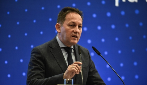 Πέτσας για ΠΑΣΟΚ: Ταυτίζεστε με τον Σάντσεθ που έσπασε τη γραμμή της Ευρώπης για να εξοπλίσει την Τουρκία
