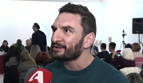 Γιάννης Βούρος: Αν και γεννήθηκα χωρίς δάχτυλα, ποτέ δεν θεώρησα ότι μου λείπει κάτι, είπε ο γιος του