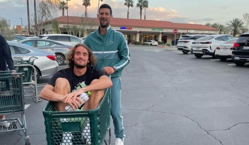 Τσιτσιπάς και Τζόκοβιτς ενώνουν τις δυνάμεις τους στο «διπλό» του Indian Wells και θυμήθηκαν τη βόλτα με το καρότσι του σούπερ μάρκετ