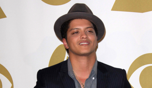 Μπρούνο Μαρς: Ιστορική επιστροφή στην κορυφή του Billboard 200 μετά από 13 χρόνια