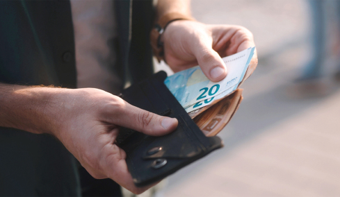 Η χώρα που λέει «όχι» στο ψηφιακό χρήμα και υπερασπίζεται τα μετρητά