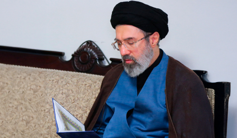 Το μήνυμα που στέλνει το Ιράν με τον Μοτζτάμπα Χαμενεΐ: «Η δύναμη πίσω από τα ράσα», ενισχύεται η κυριαρχία των σκληροπυρηνικών