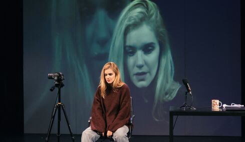 Νατάσσα Εξηνταβελώνη: Παρουσιάζει ξανά τον επιτυχημένο μονόλογο «Girls & Boys» στο Θέατρο Αλάμπρα 