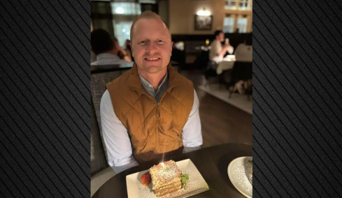 Να αποσυρθούν οι κατηγορίες κατά μαθητών για να αποφευχθεί μια άλλη τραγωδία, ζητά η σύζυγος του εκπαιδευτικού που σκοτώθηκε σε φάρσα στις ΗΠΑ