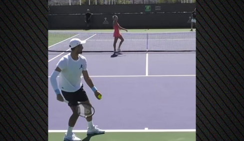 Αρίνα Σαμπαλένκα: Έκανε πασαρέλα στην προπόνηση του Νόβακ Τζόκοβιτς