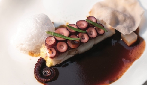 Χρυσοί Σκούφοι 2026: Αυτά είναι τα καλύτερα ελληνικά εστιατόρια για φέτος, «πρωταθλητής» o Μποτρίνι για 14η σερί χρονιά