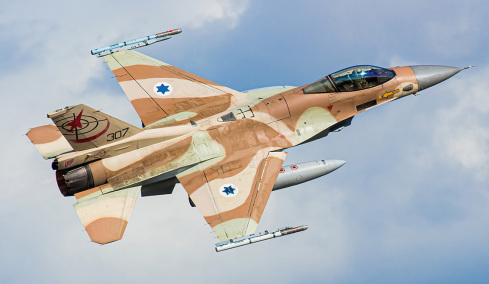 Μυστήριο με ισραηλινό F-16 που εμφανίστηκε με «κόκκινες» βόμβες 900 κιλών