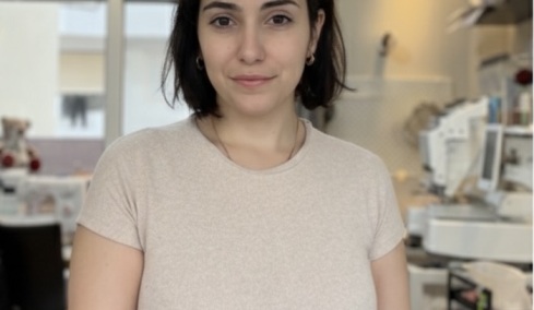 Η Ευθυμία φτιάχνει κατά παραγγελία αναμνηστικά από ρούχα και υφάσματα ανεκτίμητης συναισθηματικής αξίας για εμάς
